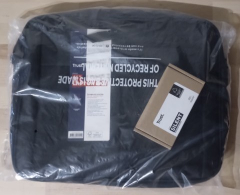 en option +30€ Pack neuf sacoche + souris TRUST